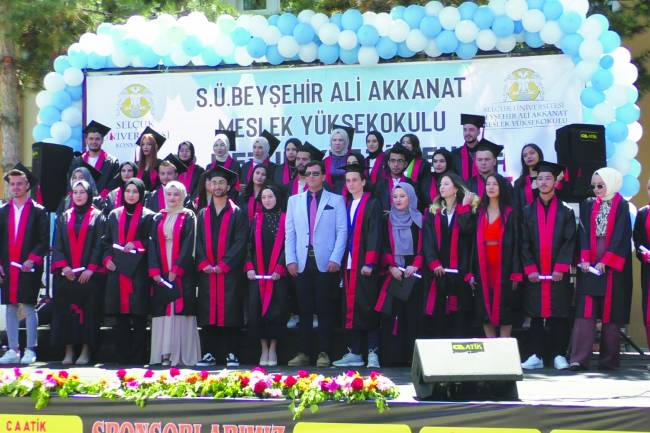 Ali Akkanat MYO’da mezuniyet heyecanı 